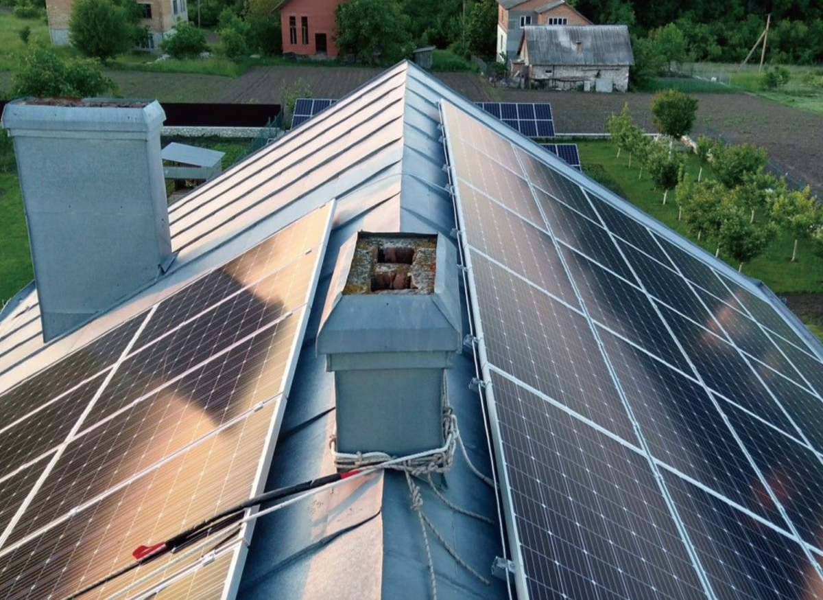 View of The Difference Between Wiring Solar Panels in Series and Parallel - Off ...